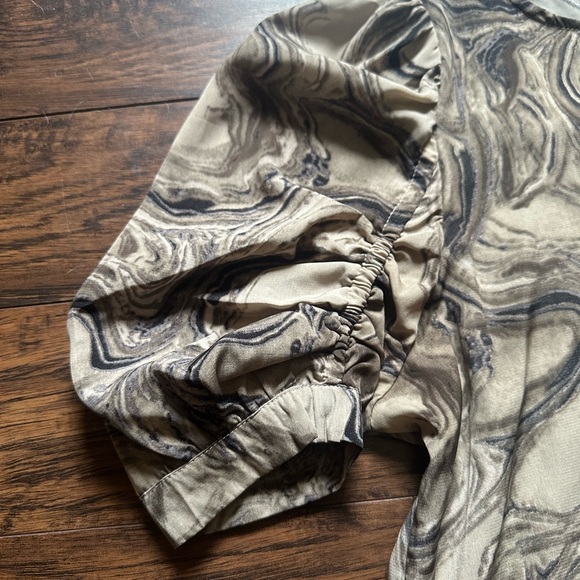 SHEIN Swirl Pattern Puff Sleeve Blouse (Size L) - Picture 2 of 9